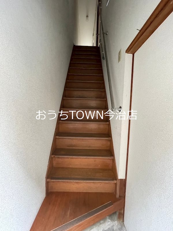 共栄町貸家 玄関
