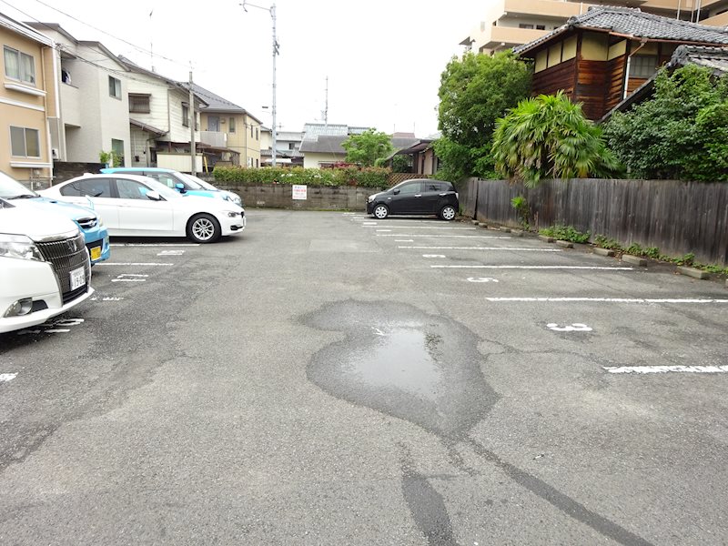 まるにし月極駐車場  玄関