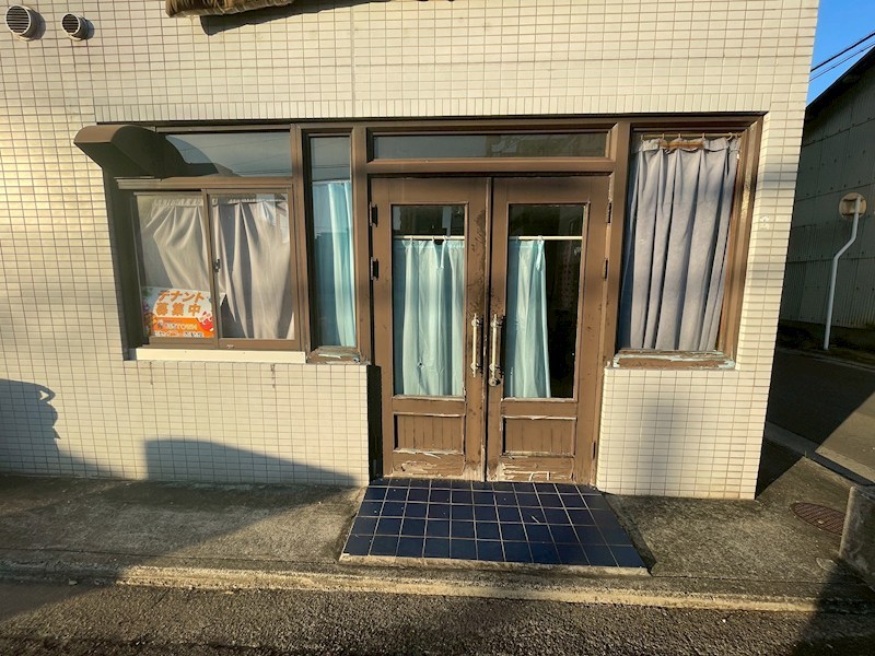 岡山ビル　テナント 玄関