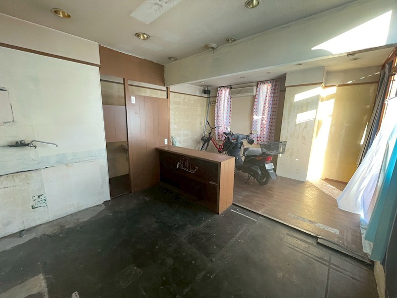 岡山ビル　テナント リビング