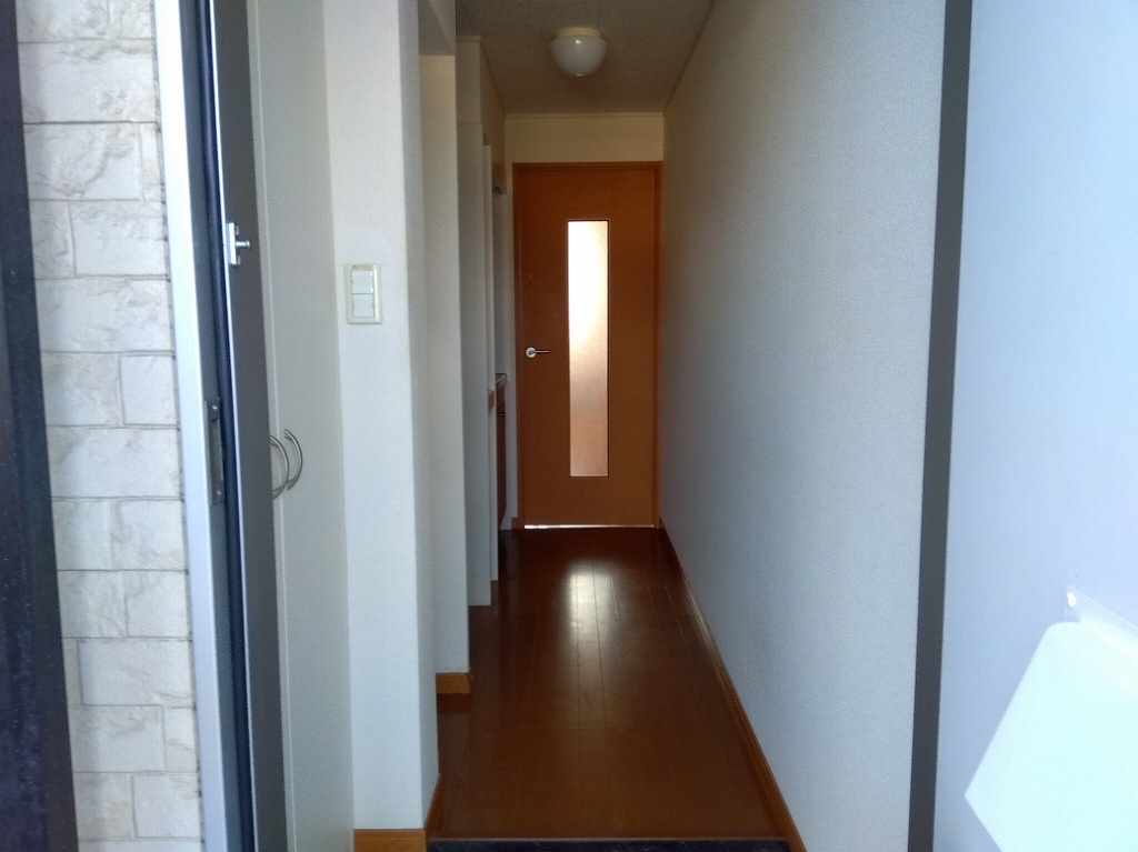 レオパレスラクティ 玄関