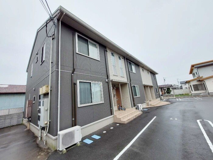 デミコリーヌ　B 203号室 外観