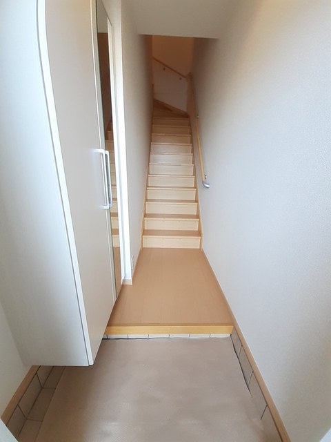 イオラニ２３　Ｃ 玄関