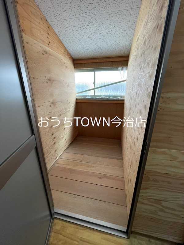 BOXROOM榎 玄関