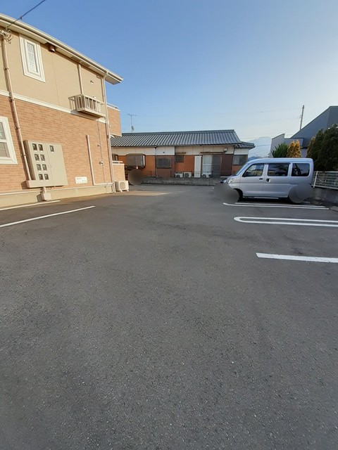 リラ その他6