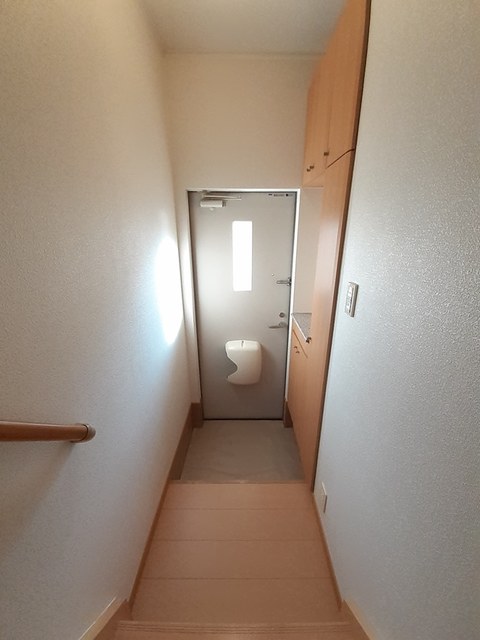 リラ 玄関