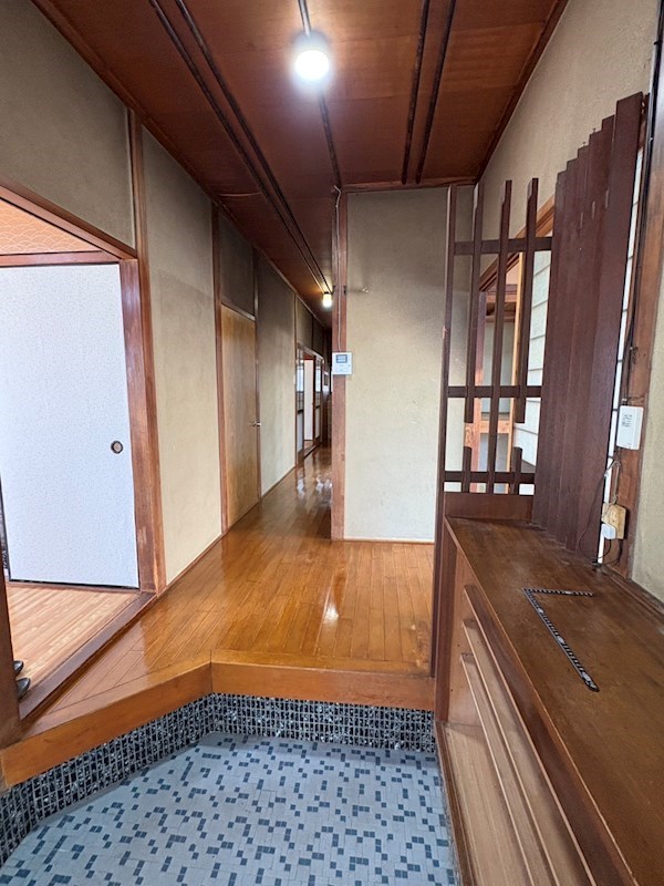 高岡町貸家 玄関