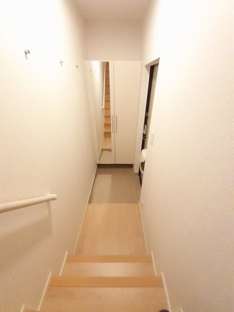 イヨマンテＣ 玄関