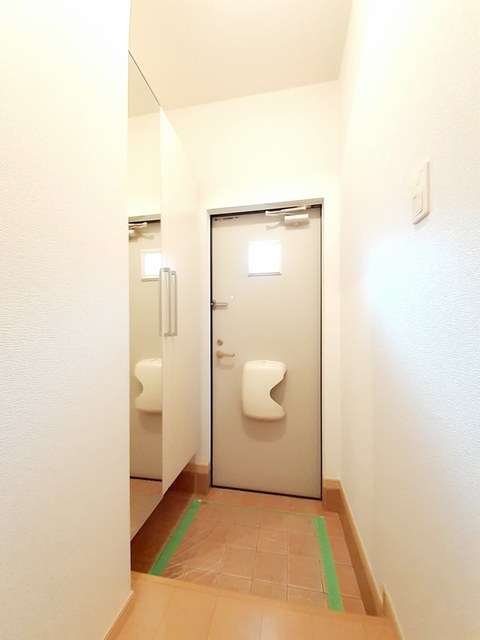 トレスタージュ　Ｂ 玄関
