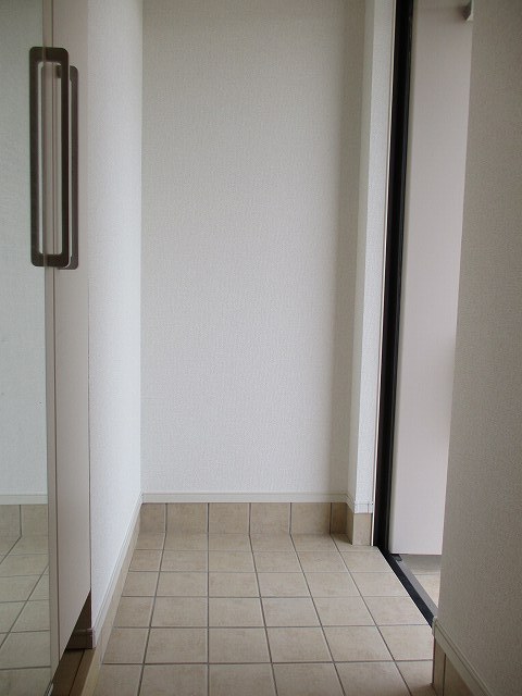 エマータ壱番館 玄関