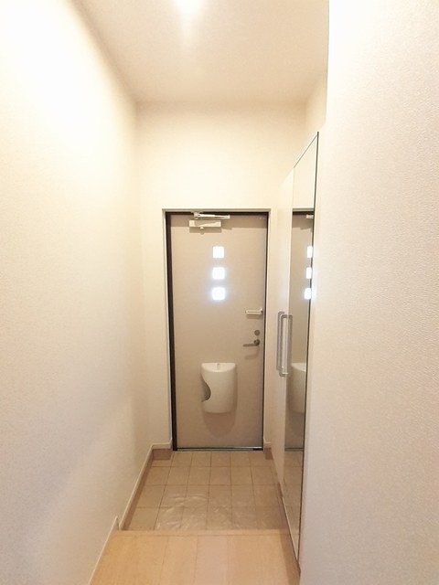 ミルネハイツ　３ 玄関