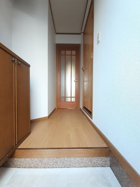 ファミールアトラス　Ａ 玄関