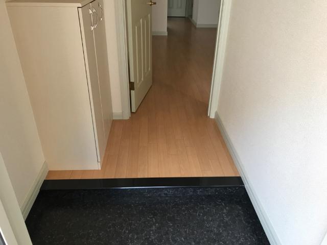 スカイコーポ垣生 玄関