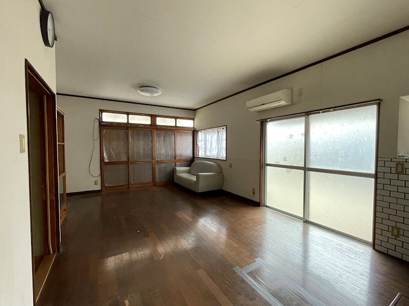 楠崎1丁目4-64戸建て リビング