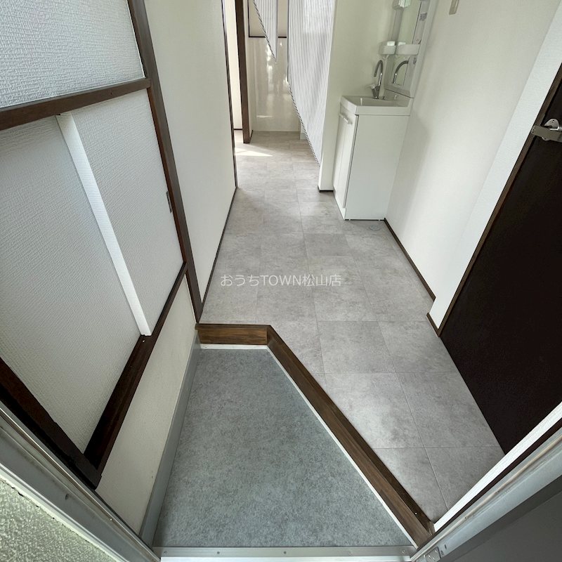 ハイツ山西 玄関