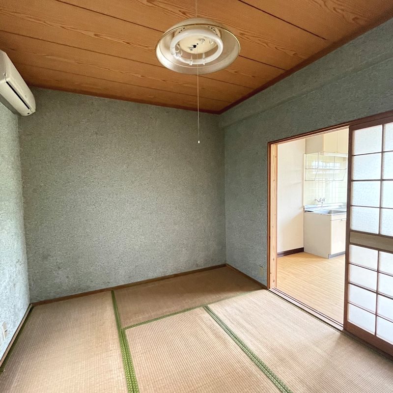駅前アパート ベッドルーム