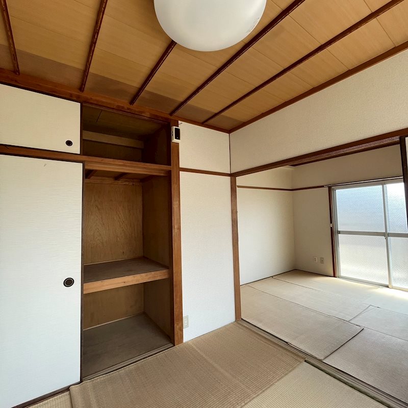 山岡ビル ベッドルーム