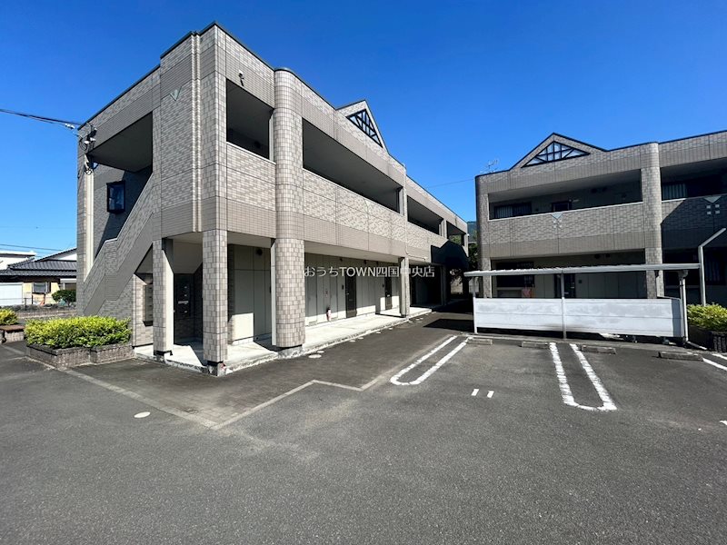 G-Stage　四国中央 参番館 107号室 外観