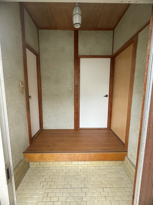 西古泉戸建 玄関