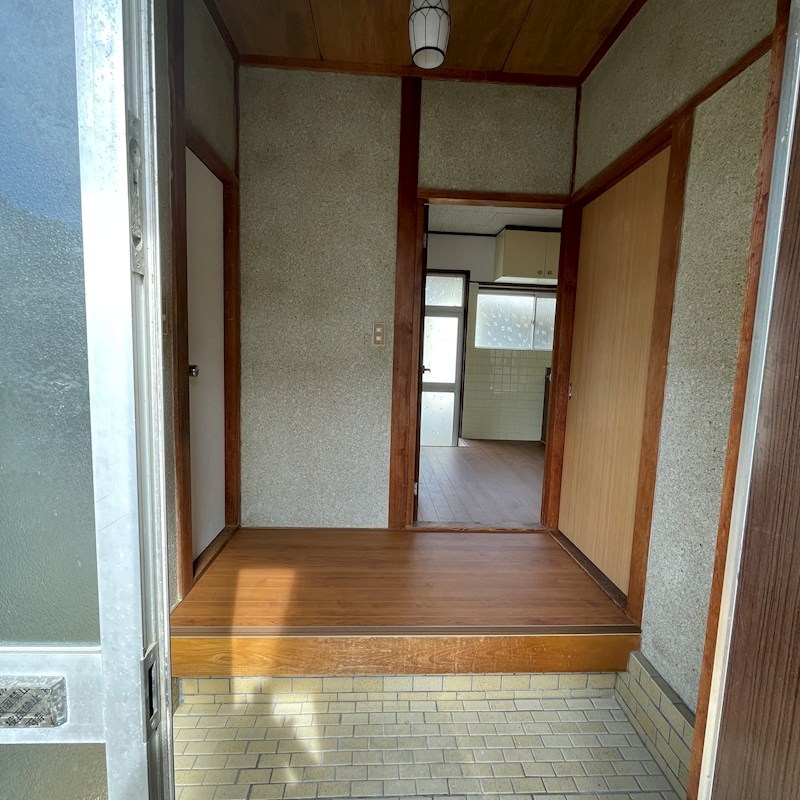 西古泉戸建 玄関