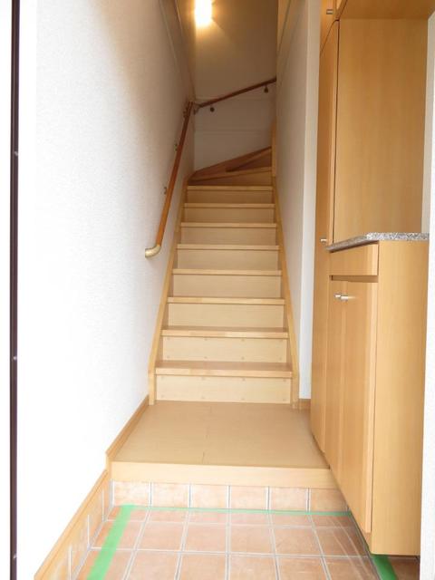 ジョーヌ　セレーサ　Ａ 玄関