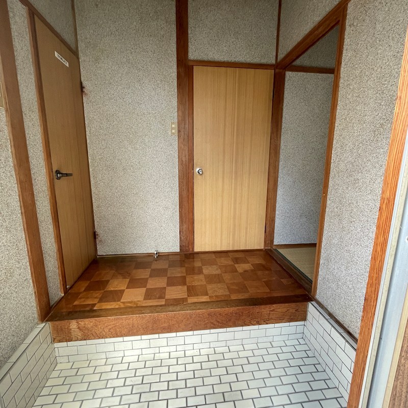 西古泉戸建 玄関