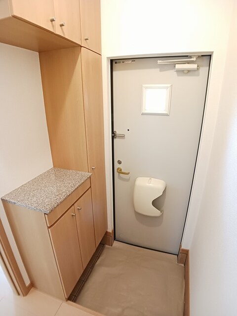 プリムローズ　泉宮　Ａ 玄関