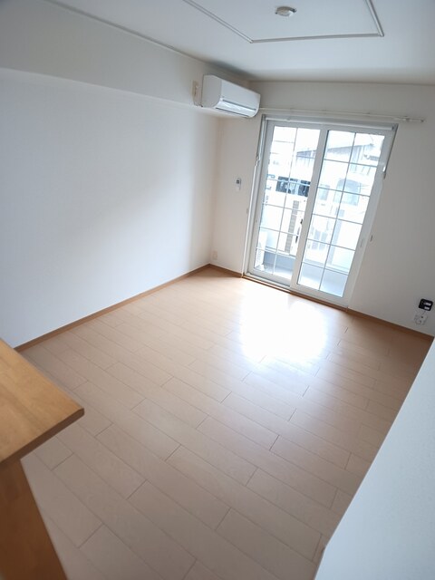 プリムローズ　泉宮　Ａ リビング