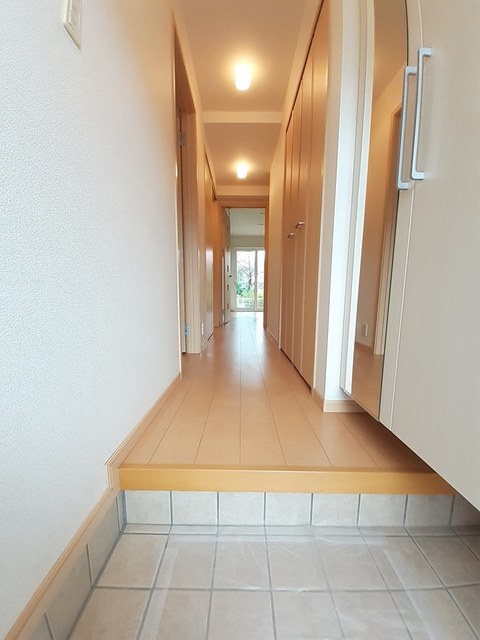 ガーデン西垣生 玄関