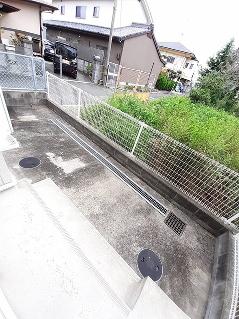 ガーデン西垣生 ベランダ