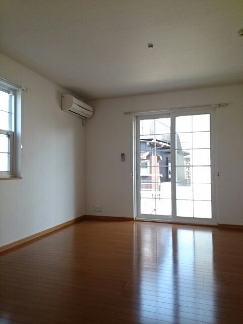 クレセントピュア リビング