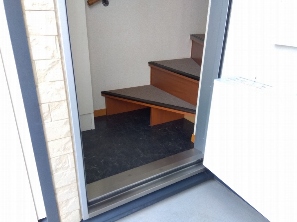 レオパレスアンクル　サム 玄関