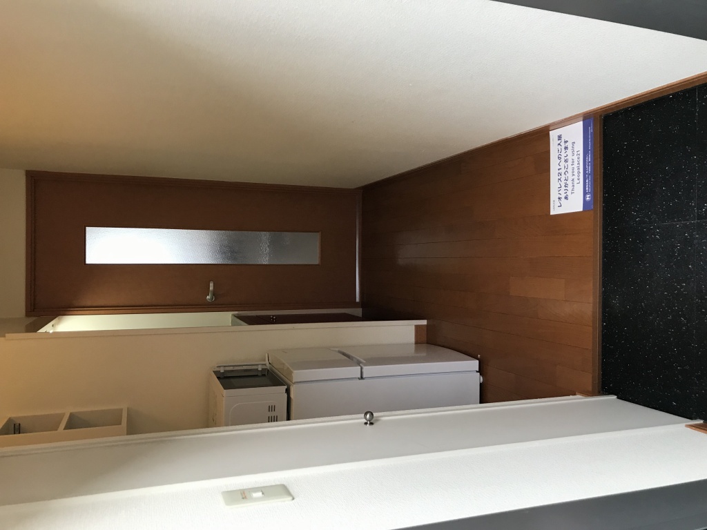 レオパレスコスモ 玄関