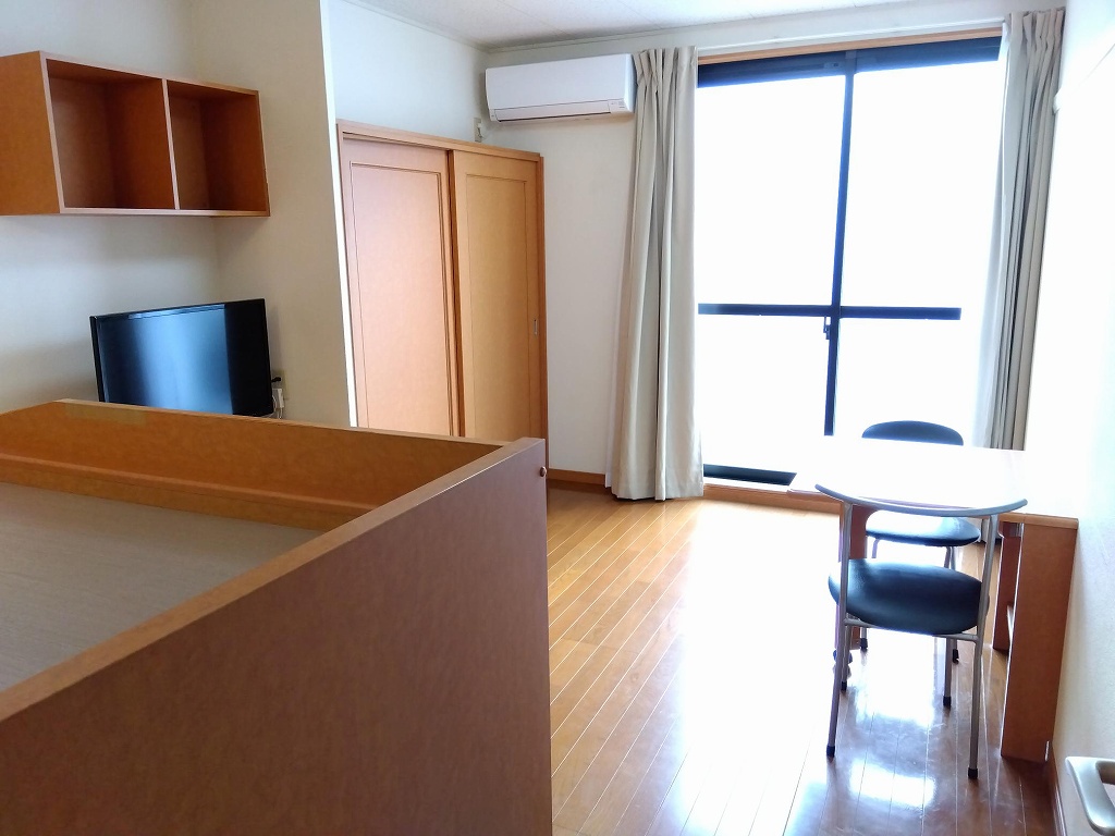 レオパレスタウンコートＴＷＯ リビング