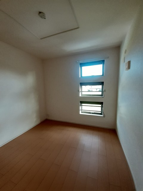 フローリッシュ ベッドルーム