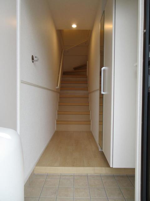 ライズコート枝松 玄関