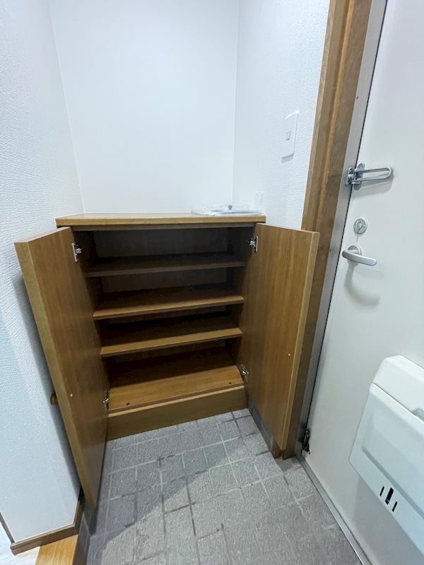 クレッセント１ 玄関