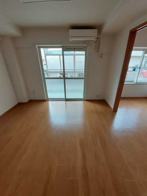 ビサイド・スリー リビング