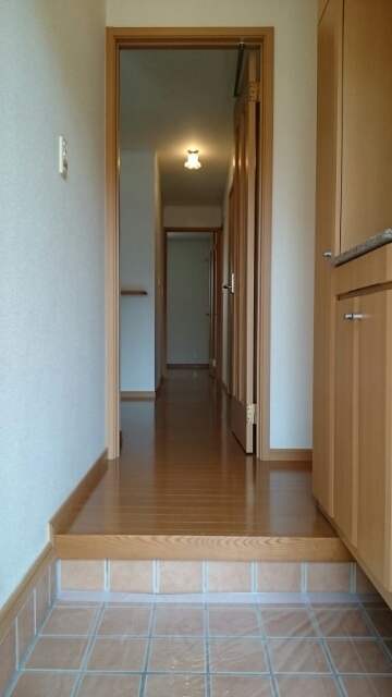 ピエタ・フィリアーレ椿　Ｂ 玄関