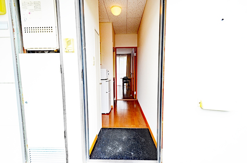 レオパレスＩＭＡＢＡＲＩ中央 玄関