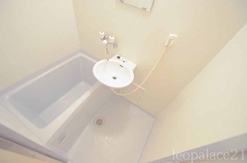 レオパレスＩＭＡＢＡＲＩ中央 風呂画像