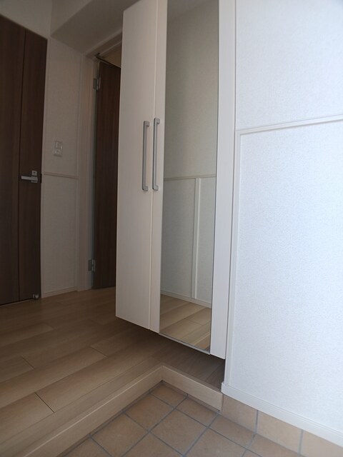 メゾン・モンタン 玄関