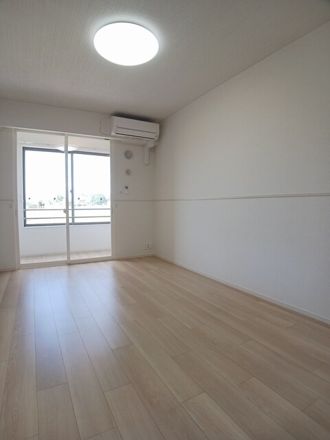 メゾン・モンタン リビング