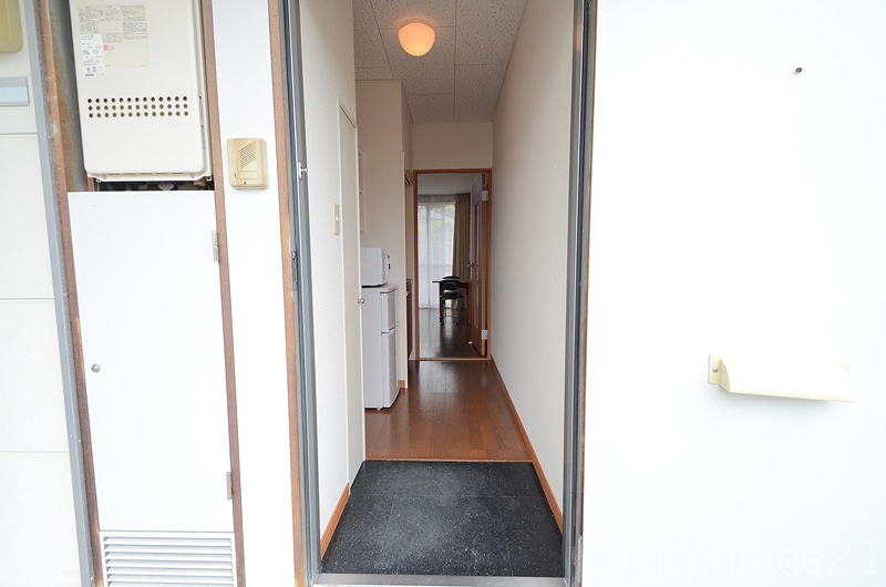 レオパレスＩＭＡＢＡＲＩ中央 玄関