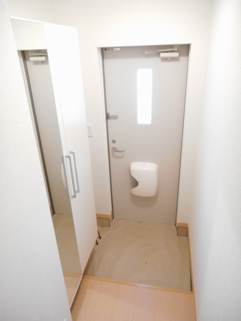 イオラニ２３　Ｃ 玄関