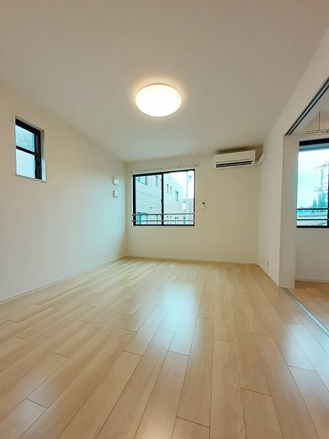 パイン　ビレッジ リビング