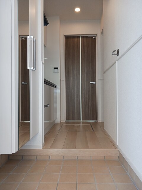 メゾン・サクラメントサウス 玄関