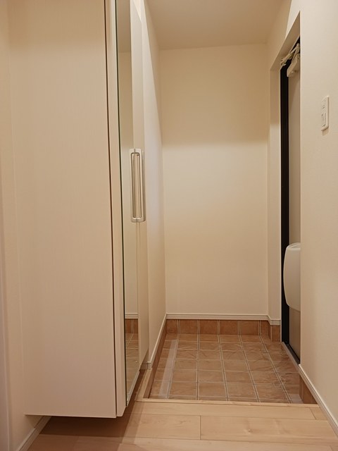 グランデュール南斎院 玄関