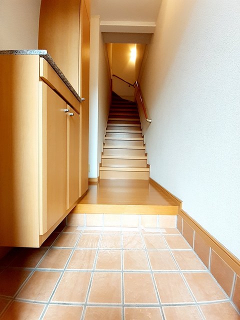 ピエタ・フィリアーレ椿　Ｂ 玄関