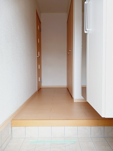 レ　クレ　ドール　Ａ 玄関